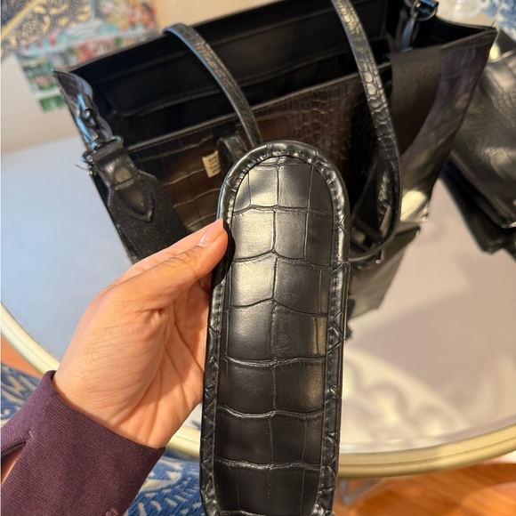 Black Croc-Embossed BÉIS Tote Bag (minimal use) - Picture 3 of 8